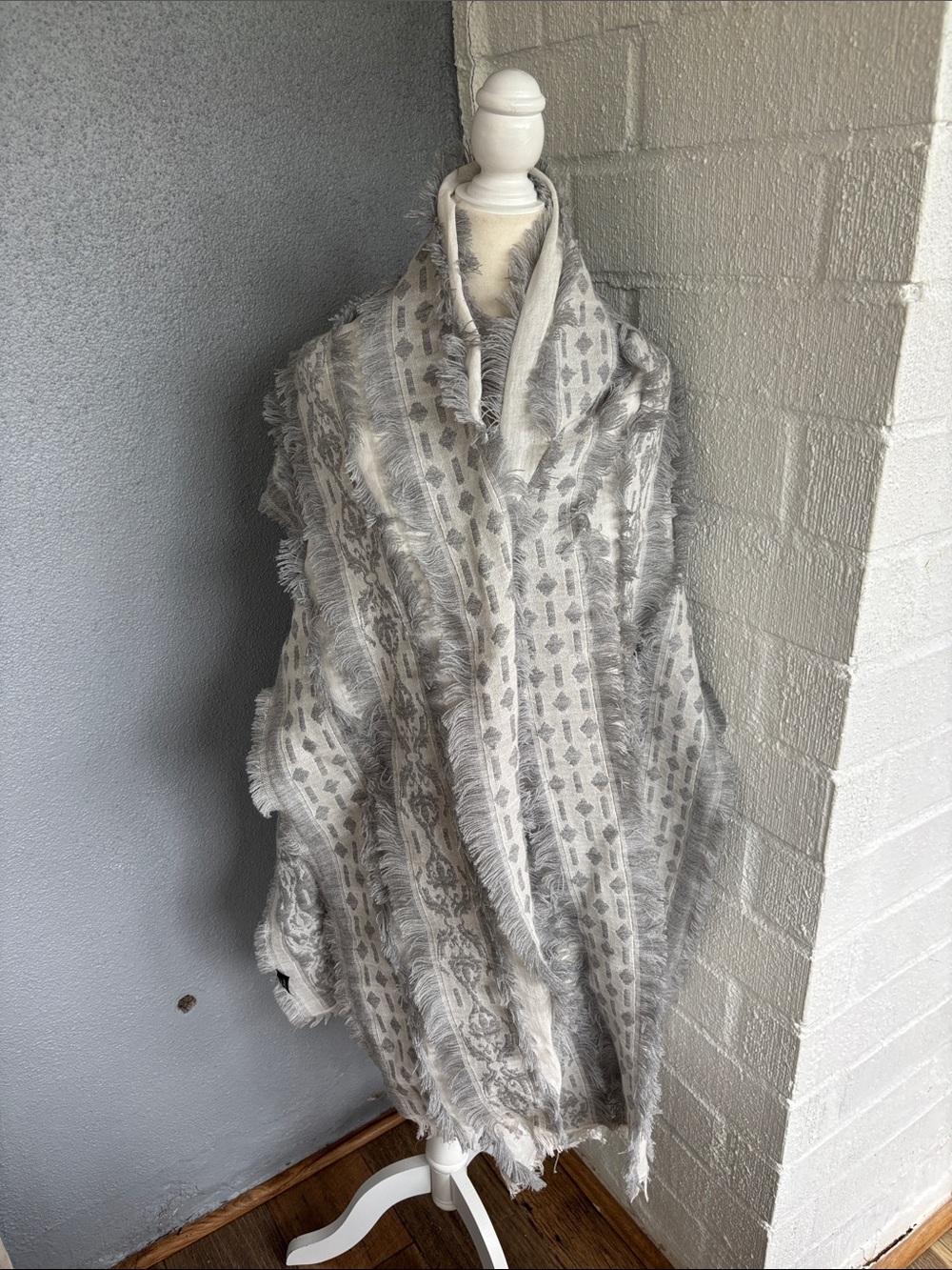 Echo New York Gray Patterned Fringed Scarf
